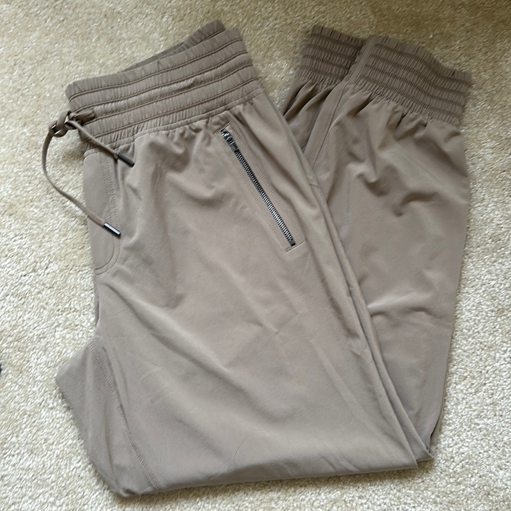 Athleta Camden Jogger Size 8 - image 1